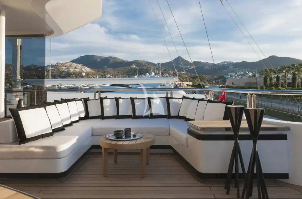 LIQUID SKY - Main Deck Aft
