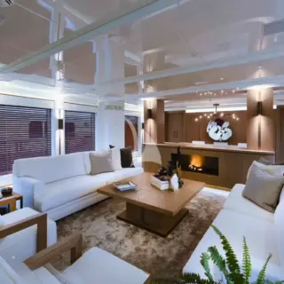 LIQUID SKY - Main Salon