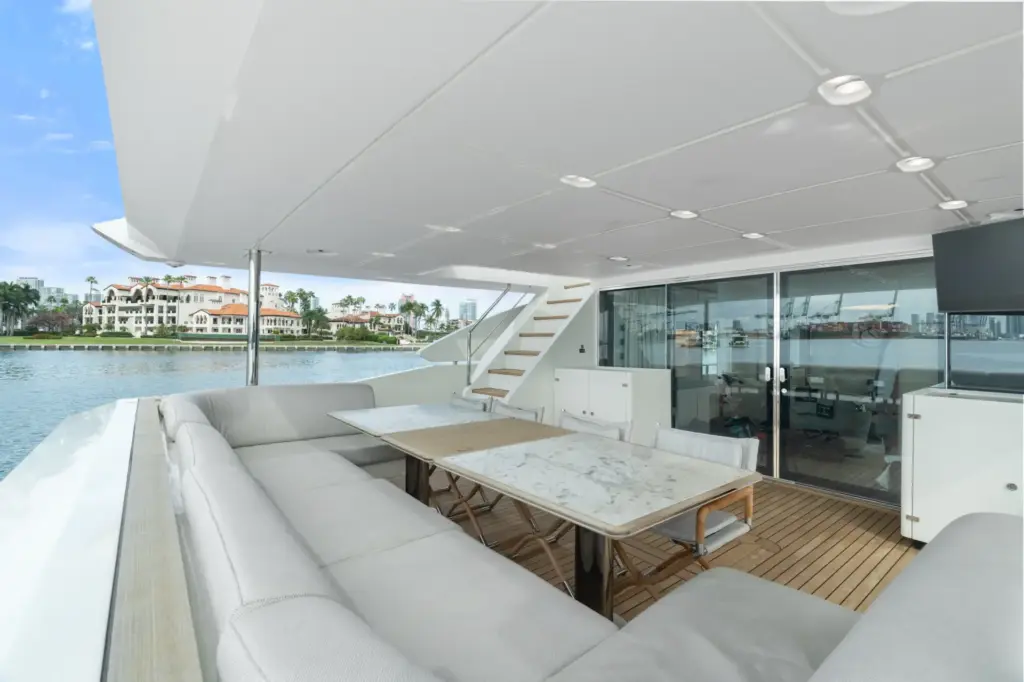 FREEDOME - Main Deck Aft