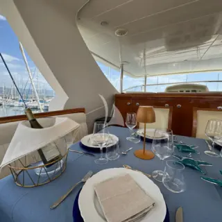 Al fresco dining - sundeck