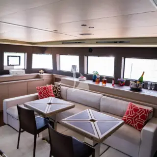AEGIR Lounge and dining area
