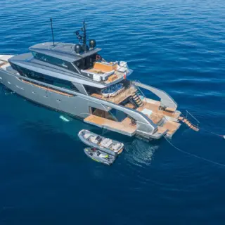 NEW YORK - AT ANCHOR WITH WATERTOYS