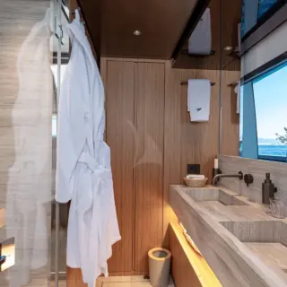 NEW YORK - MASTER CABIN BATHROOM