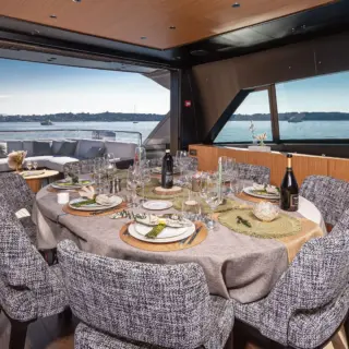 NEW YORK - UPPER DECK DINING TABLE