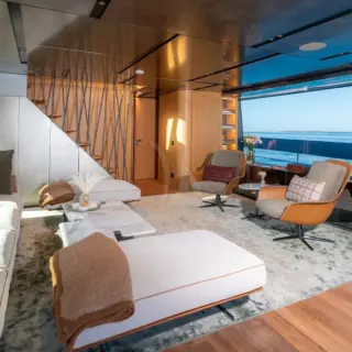 NEW YORK - MAIN DECK SALON