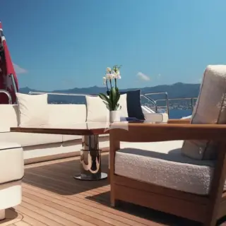 Main deck aft seating