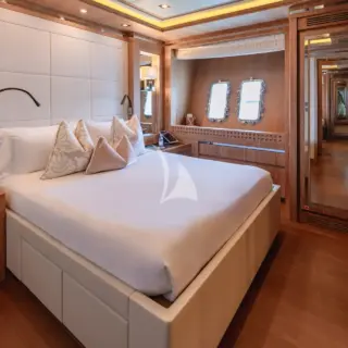 Double guest cabin
