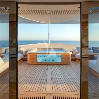 Owners Deck Forward
