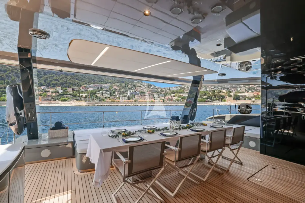 AMITATU - Main aft deck Al fresco dining