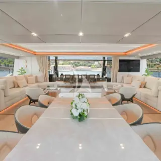 Main salon dining