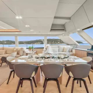 Main salon dining