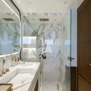 full-beam VIP suite or 2 double suites bathroom