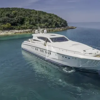 SEA LADY starboard bow view