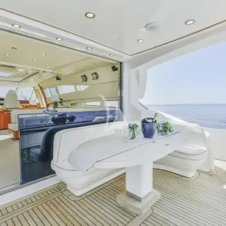SEA LADY entrance to the salon