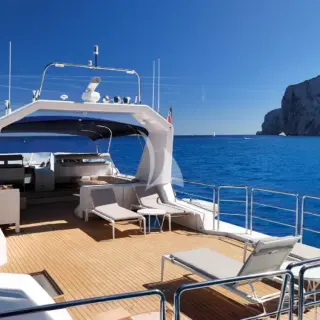 Flybridge sun deck