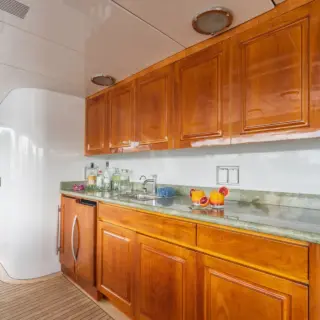 AFT DECK BAR