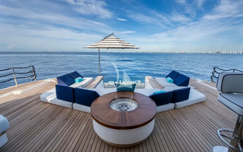 KINGS LAIR - Main Deck Aft