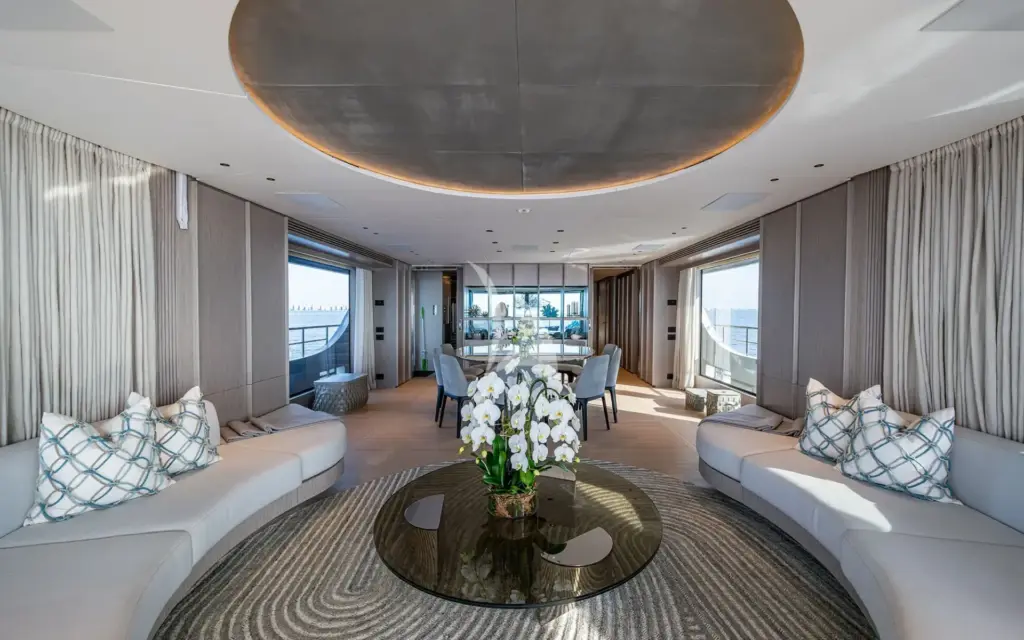 KINGS LAIR - Main Salon