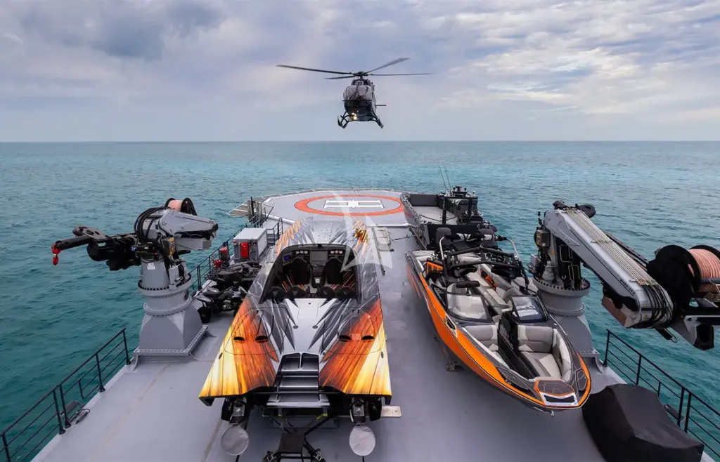 Support Yacht HODOR No Guest Accommodations - Toys