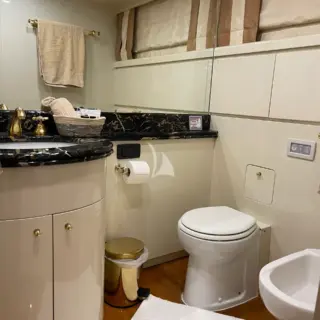 Double Suite (main deck) - Bath