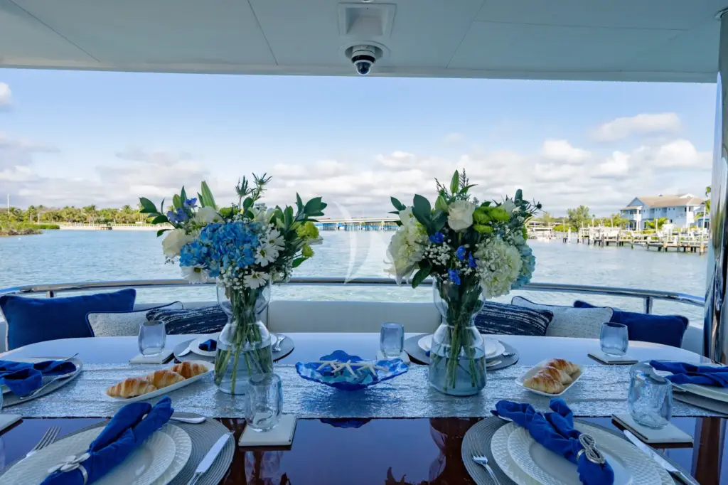 PILOT LOUNGE - Image 4