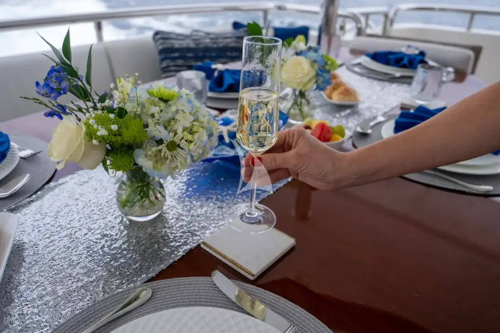 PILOT LOUNGE - Image 5