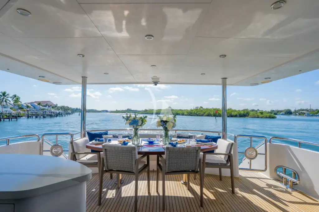 PILOT LOUNGE - Image 3