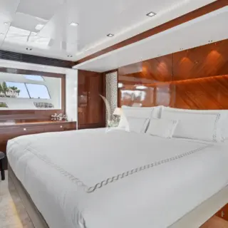 PILOT LOUNGE - Image 8
