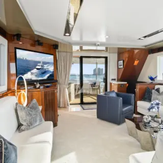 PILOT LOUNGE - Image 18