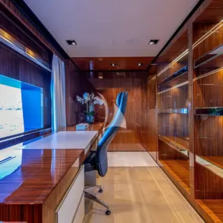 MAIN DECK OWNER SUITE OFFICE