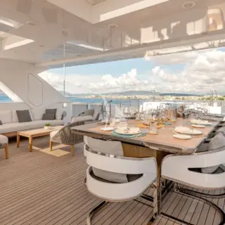 SUN DECK DINING ARRANGEMENT