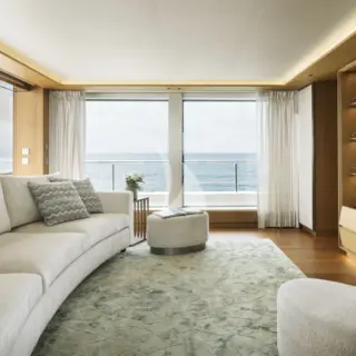 AMIKA - Upper deck salon