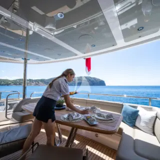 HIGH ENERGY aft cockpit table set up
