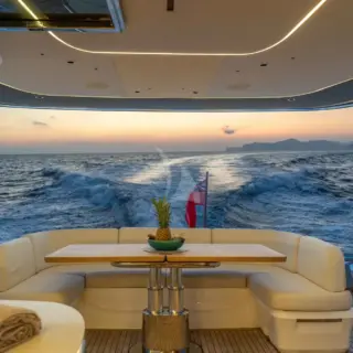 Cockpit dining