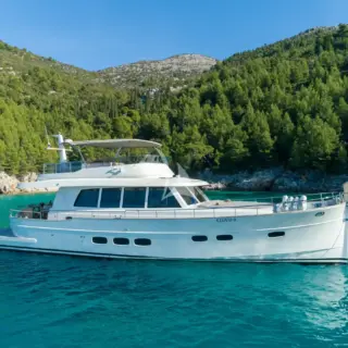 CLOUD 9 Starboard side