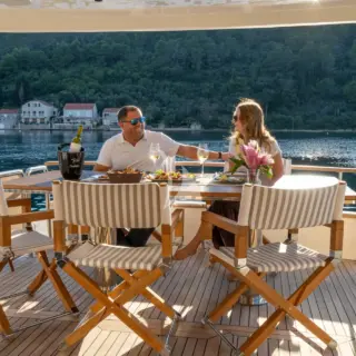 CLOUD 9 Al fresco dining at the aft