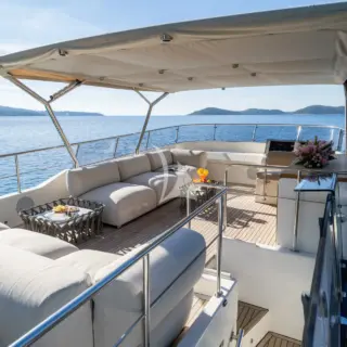 CLOUD 9 Flybridge