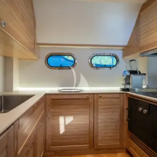 CLOUD 9 Galley