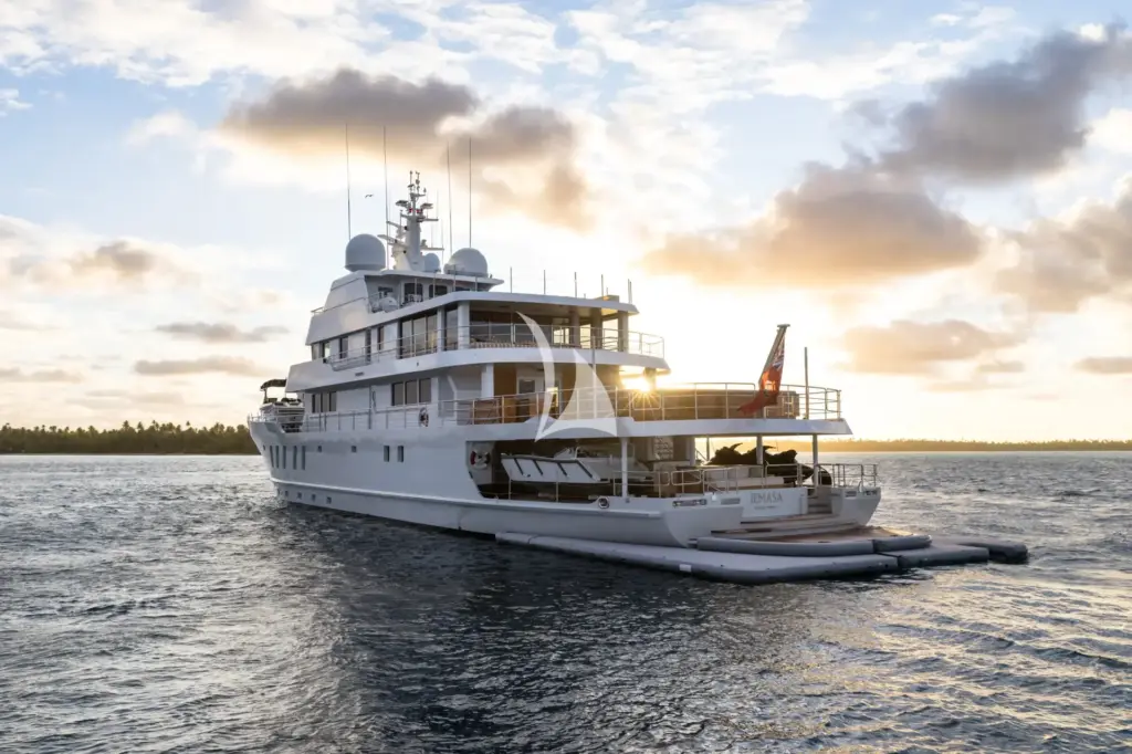 JeMaSa - Aft decks and swim platform