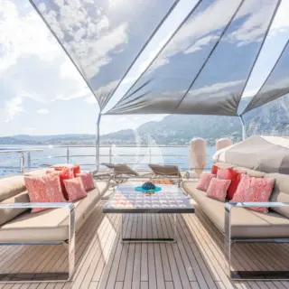 STARBURST III - Sun deck seating area