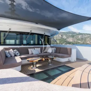 Upper deck forward seating area