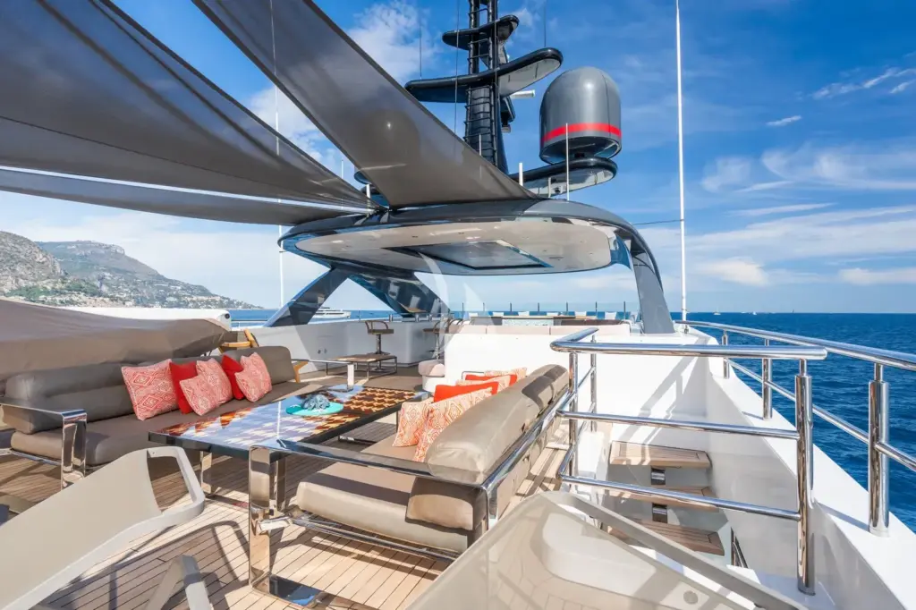 STARBURST III - Sun deck