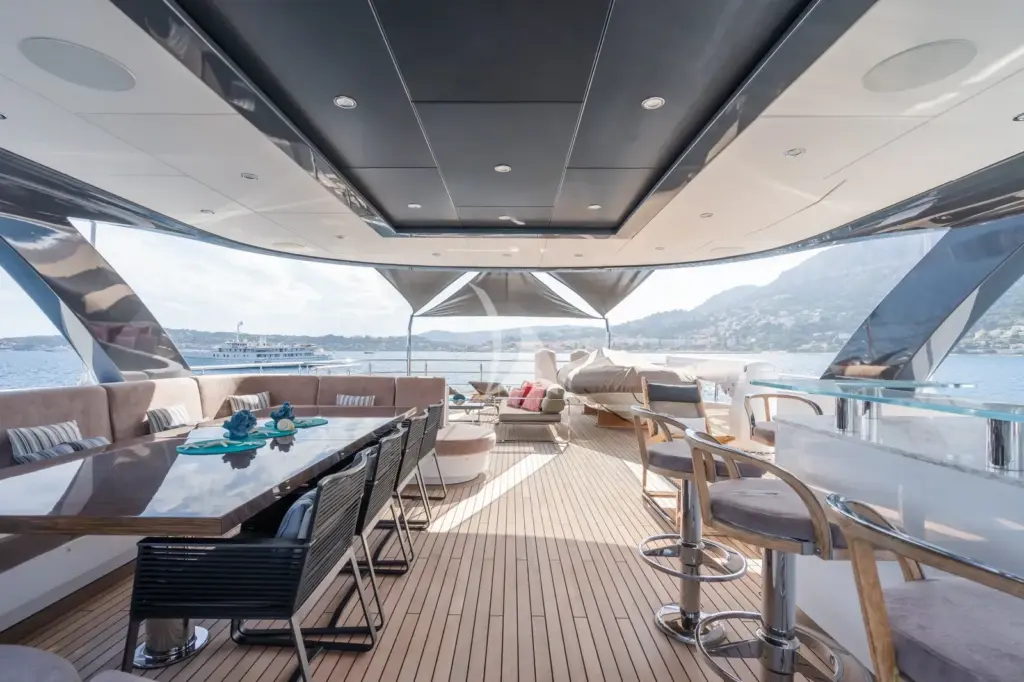 STARBURST III - Sun deck