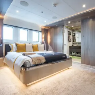 Lower deck double cabin