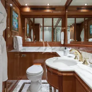 Ensuite with tub