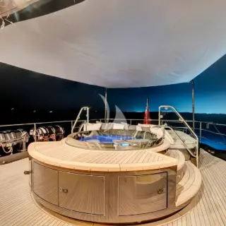 Bridge deck aft jacuzzi