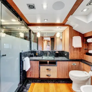 Master cabin en suite