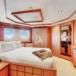 Double cabin