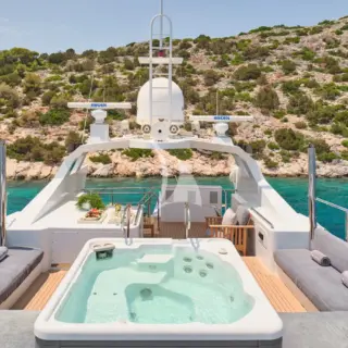 Sun Deck - Jacuzzi