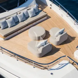 Bow - lounge area